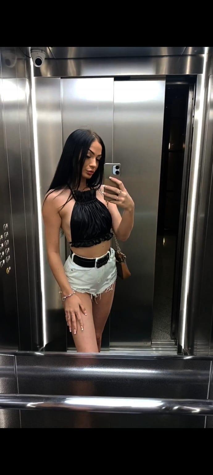 Atractiva escort en Alicante ofrece compañía